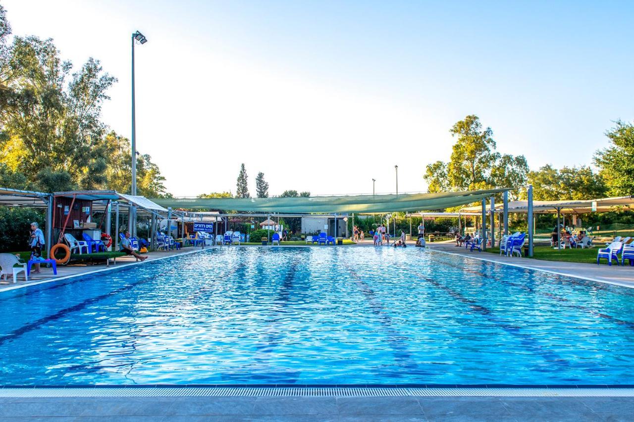 כפר הנופש קיבוץ גדות Kibbutz Gadot Galilean Resort Ngoại thất bức ảnh